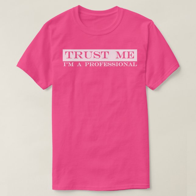 Vertrauen Sie mir beruflich T-Shirt (Design vorne)