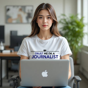VERTRAUEN SIE MIR, EIN JOURNALIST ZU SEIN Tri-Blend SHIRT