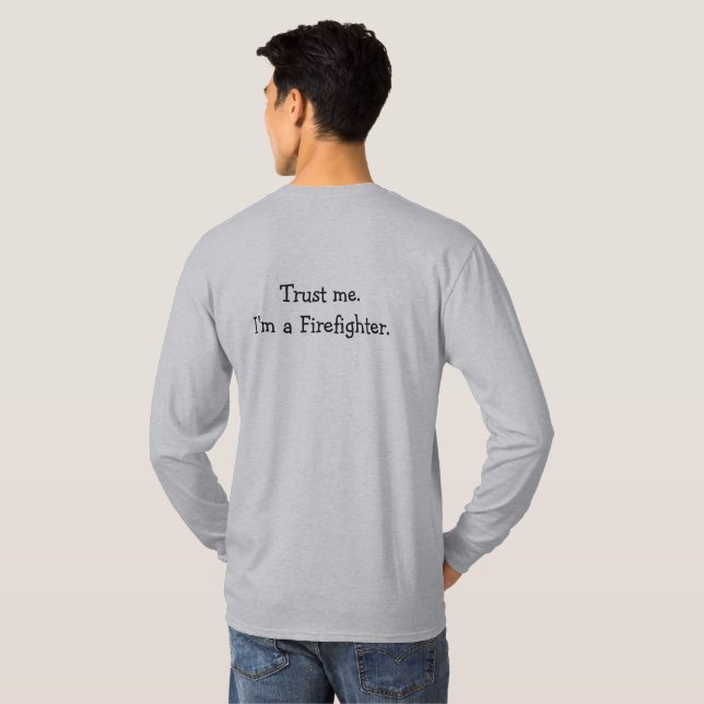 Vertrauen Sie mir Feuerwehrmann Männer's Basic Lon T-Shirt (Schwarz voll)