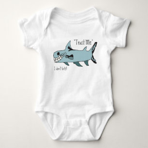 Vertrauen Sie mir. Ich beiße nicht Haifisch Baby Strampler