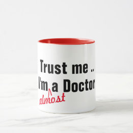 Vertrauen Sie mir, ich bin fast Arzt ärztlichen Pu Tasse