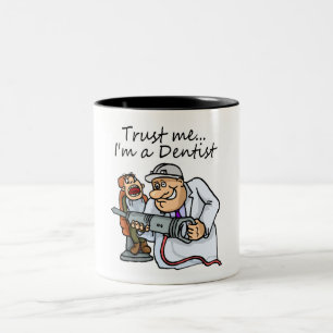 Vertrauen Sie mir Im ein Zahnarzt Zweifarbige Tasse