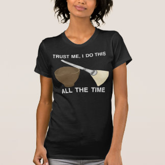 VERTRAUEN SIE MIR MIT IHRER HAUTPFLEGE;) T-Shirt