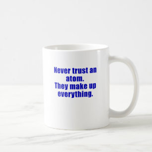 Vertrauen Sie nie einem Atom, das sie alles bilden Tasse
