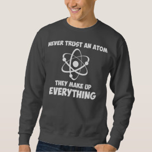 Vertrauen Sie nie einem Atom Sweatshirt
