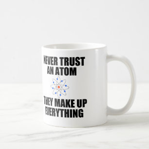 VERTRAUEN SIE NIE EINEM ATOM TASSE