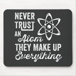 Vertrauen Sie niemals einem Atom, sie bilden alles Mousepad