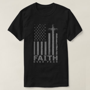 Vertrauen über Angst USA Flag Christliches T-Shirt