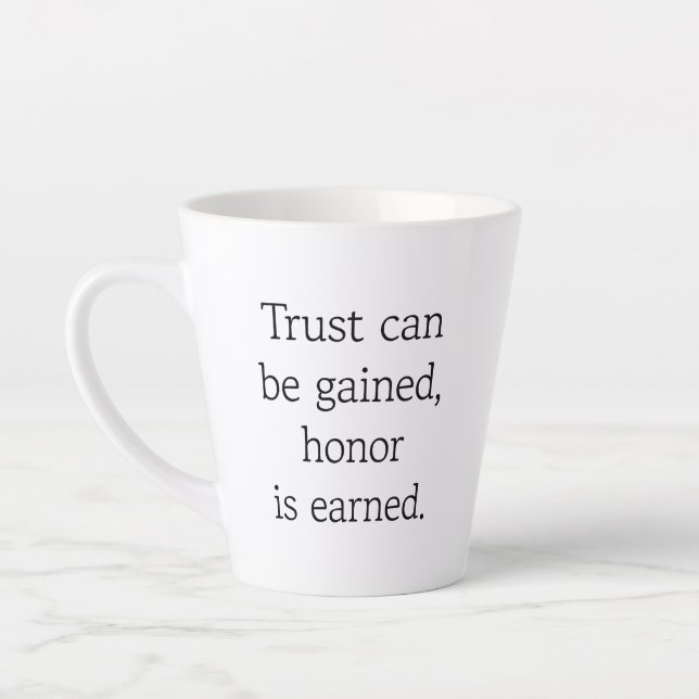 Vertrauen und Ehre der neuesten Tasse (Links)