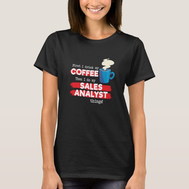 Vertriebsanalyse und Sprichwort zur Kaffeebewertun T-Shirt (Vorderseite)