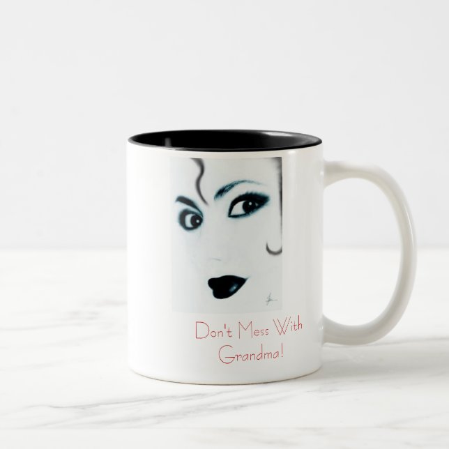 Verwirren Sie nicht mit Großmutter! Zweifarbige Tasse (Rechts)