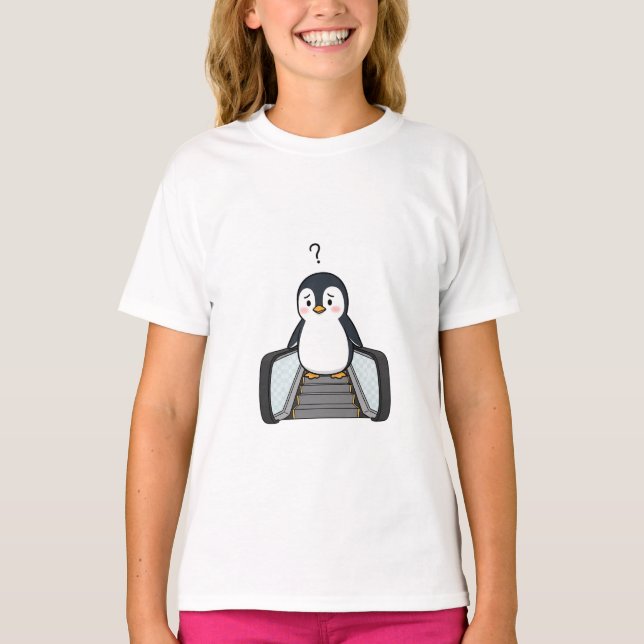 Verwirrter süßer Pinguin steht auf Rolltreppe T-Shirt (Vorderseite)