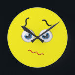 Verwirrtes Emoji Runde Wanduhr<br><div class="desc">Ein verwirrtes Gefühl.</div>