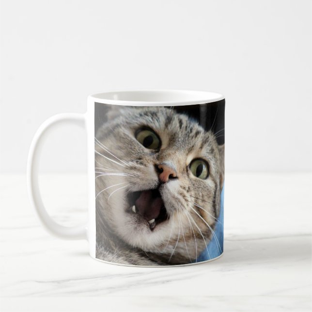 Verwirrtes Katzengesicht Kaffeetasse (Links)
