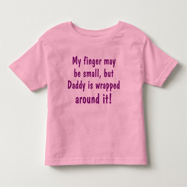 verwöhnt von Daddy Kleinkind T-shirt (Vorderseite)