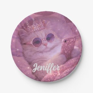 Verwöhnte Prinzessinnenkatze schreibt Nachrichten Pappteller