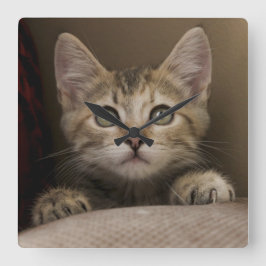 Very Sweet Tabby Kitten Quadratische Wanduhr