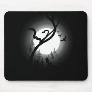 Verzauberter nächtlicher Wald Mousepad