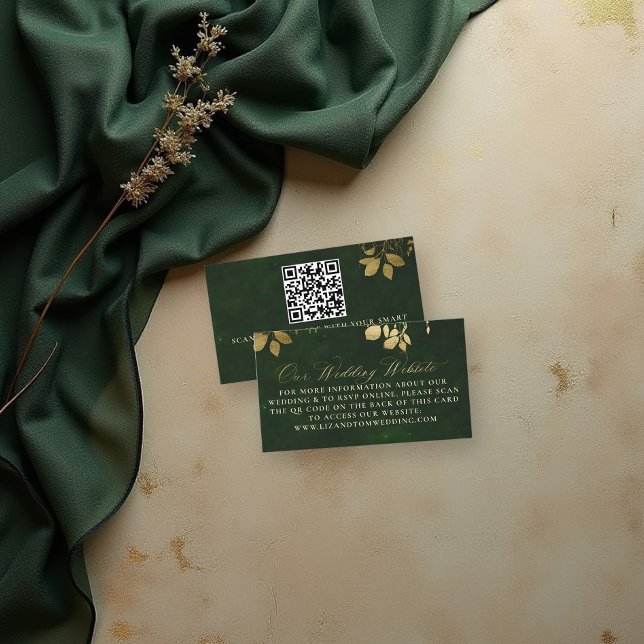 Verzauberter Wald Laub Hochzeitswebsite-QR-Code  Begleitkarte (enchanted forest wedding theme wedding website qr insert card gold foliage hunter green gold elegant)