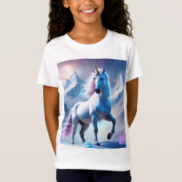Verzaubertes Einhorn in einer verschneiten Fantasi T-Shirt
