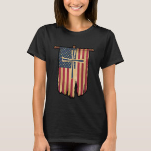Verzierte amerikanische Flagge Kreuz Glaubensdesig T-Shirt