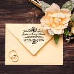 Verzierte Blüh Vintage Wedding Rücksendeadresse Permastempel<br><div class="desc">Fügen Sie Ihre Rücksendeadresse mit dieser einfachen,  aber sehr trendigen selbstfarbigen Briefmarke einfach hinzu. Das einzigartige Design zeichnet sich durch Ihren Namen und Ihre Adresse mit verziertem Swirl-Design aus,  das sehr einfach zu anpassen ist. Entsprechende Hochzeitssachen finden Sie in der Sammlung.</div>