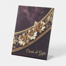 Verzierte goldene Blumendekorationen für den Tisch