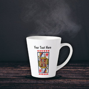 Verzierte Königin spielen Karte Helle rote Herzen Milchtasse