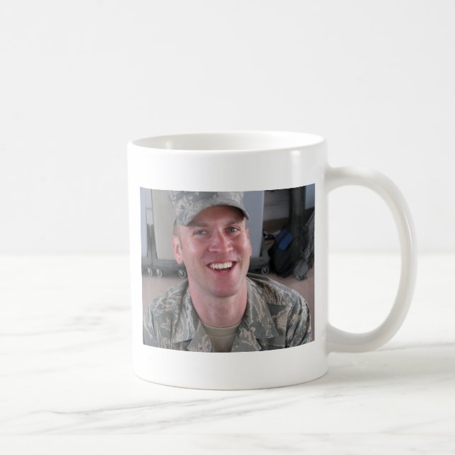 Verzierte Kriegs-Held-Tasse Tasse (Rechts)