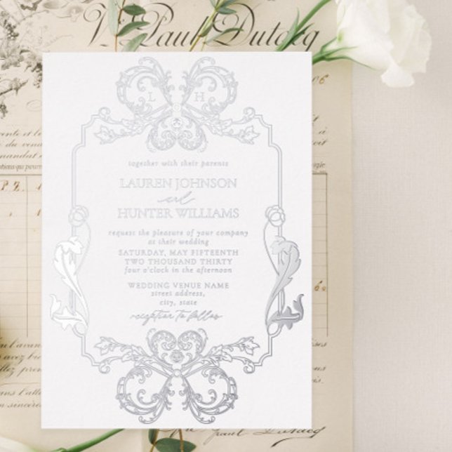 Verzierte Silver Floral Line Art Monogram Wedding Folieneinladung (Von Creator hochgeladen)