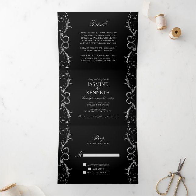 Verzierte Silver Floral Wirbel auf Black Wedding Dreifach Gefaltete Einladung (Innenseite)