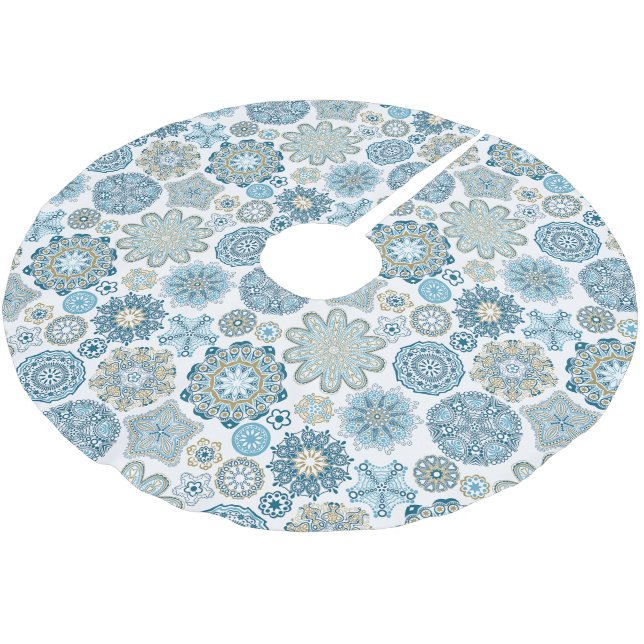 Verziertes Aqua Aquamarin Blue Blume Schneeflocken Polyester Weihnachtsbaumdecke (Schrägansicht)