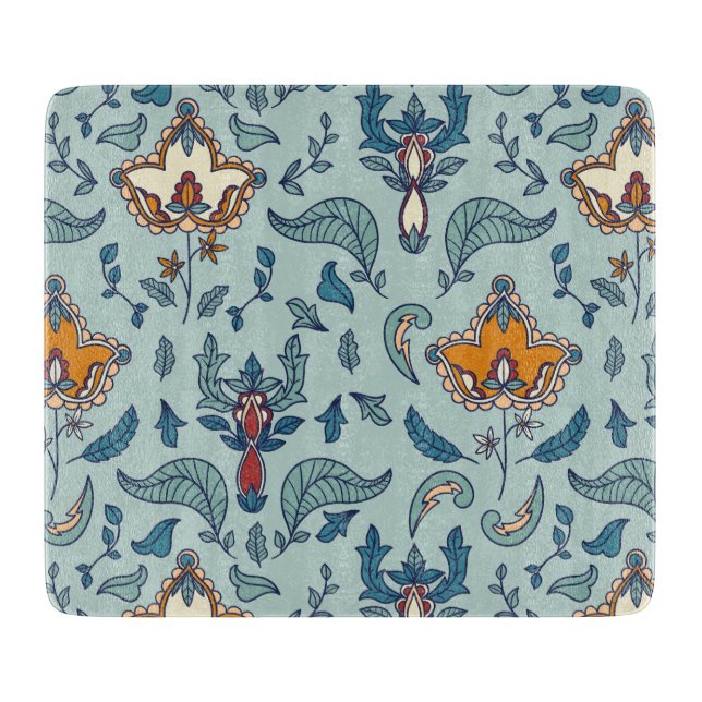 Verziertes Blumenmuster auf einem hellblauen Hinte Schneidebrett (Vorderseite)