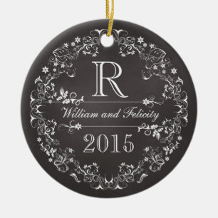 Verziertes Blumentafel-Monogramm-Wedding Jahr Keramik Ornament