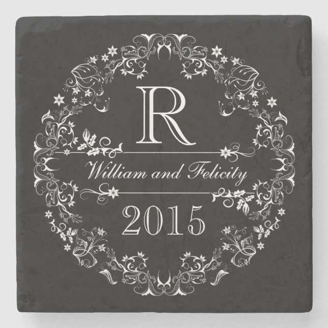 Verziertes Blumentafel-Monogramm-Wedding Jahr Steinuntersetzer (Vorderseite)