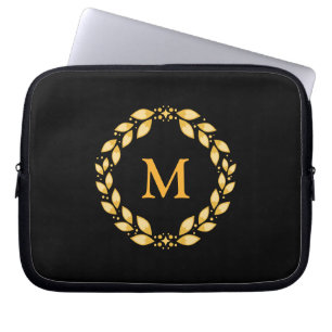Verziertes Golden Leaved Roman Wreath Monogram - S Laptopschutzhülle