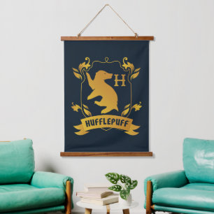 Verziertes HUFFLEPUFF™-Wappen Wandteppich Mit Holzrahmen