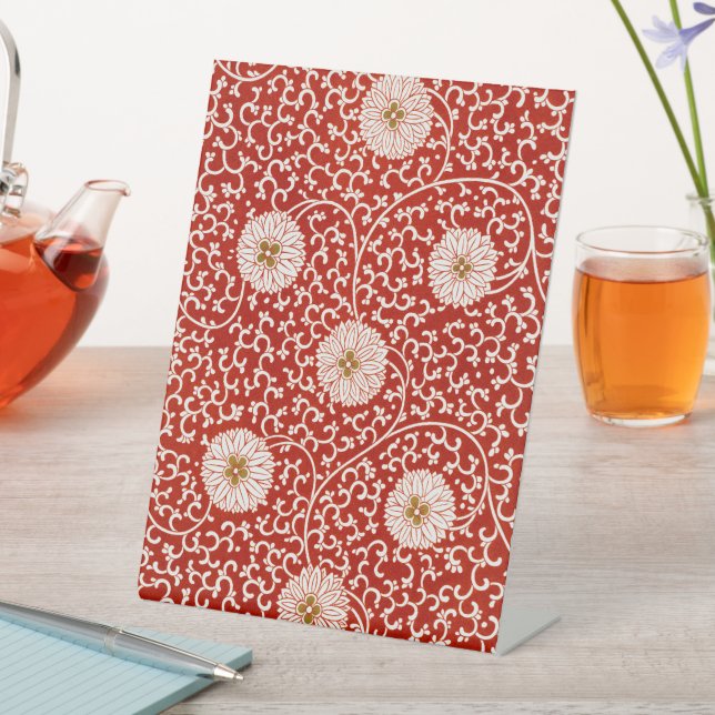 Verziertes klassisches Muster mit roter Blume Sockelschild (In Situ)