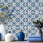 Verziertes marokkanisches Fliesenmuster#4 Blau-Wei Fliese<br><div class="desc">Bringen Sie eine Touch globaler Eleganz in Ihren Raum mit diesem atemberaubenden geometrischen Muster, das von den traditionellen marokkanischen und mediterranen Kacheln inspiriert wird. Das aufwändige Design der Keramik-Fliesen zeigt symmetrische Formen und verzierte Details, die die reiche Geschichte und das künstlerische Handwerk dieser Regionen widerspiegeln. Ob in der Wohngestaltung, in...</div>