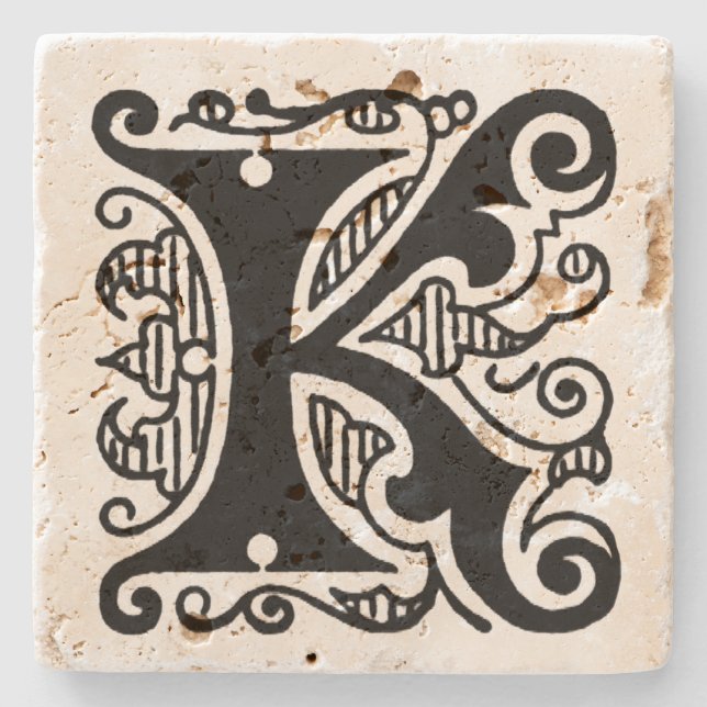 Verziertes Monogramm "K" Steinuntersetzer (Vorderseite)