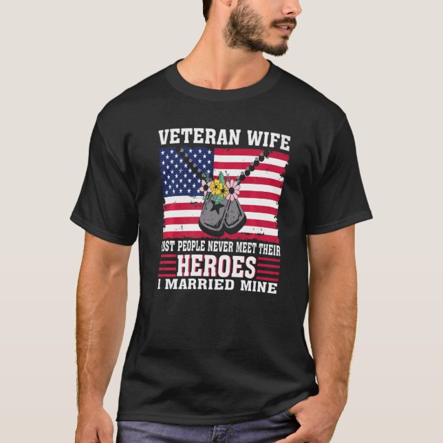 Veteran Ehefrau Verheiratet ihren Helden T-Shirt (Vorderseite)