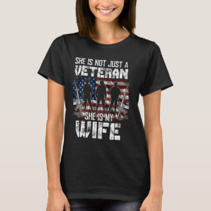 Veteran She is My Ehefrau American Flag Veterans D T-Shirt