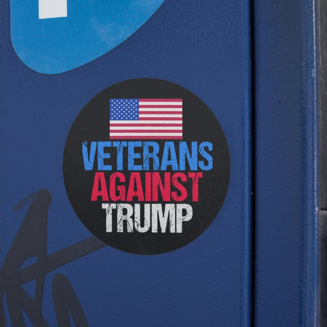 Veteranen gegen Donald Trump Runder Aufkleber (Von Creator hochgeladen)