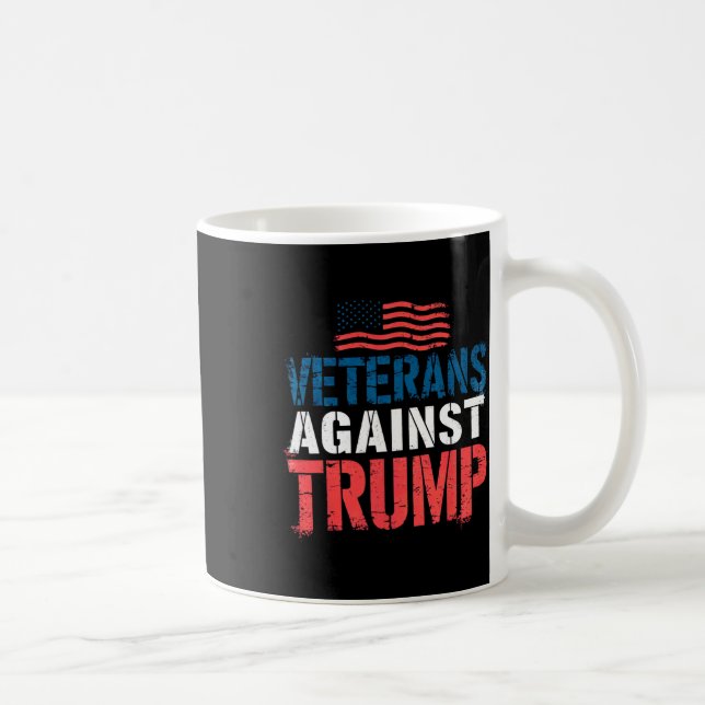 Veteranen gegen Trump-Verfassung über Könige Kaffeetasse (Rechts)