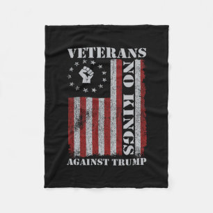 Veteranen protestieren gegen USA-Flagge No Kings A Fleecedecke