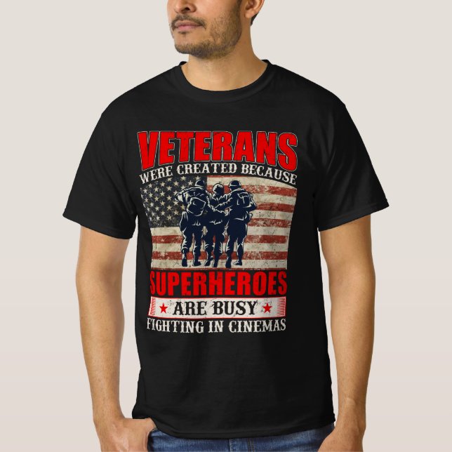 Veteranen, weil Superhelden in Cinemas beschäftigt T-Shirt (Vorderseite)