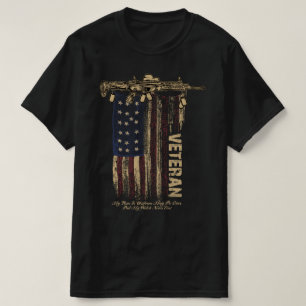 Veteranentag unter amerikanischer Flagge T-Shirt