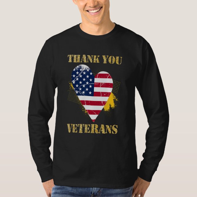 Veterans Day with American flag for Men Dad Women  T-Shirt (Vorderseite)