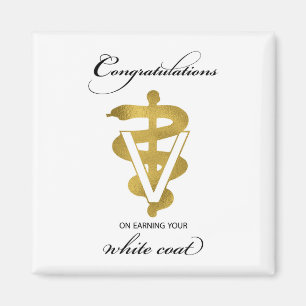 Veterinärweißes Coat Zeremonie Glückwunsch Magnet