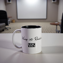 VHS-Retro-Zitat behalten Zweifarbige Tasse